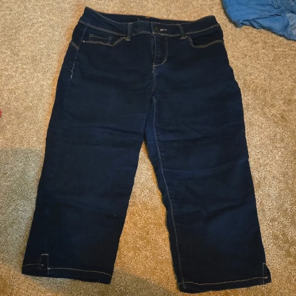 Jean capris - Picture 1 of 2